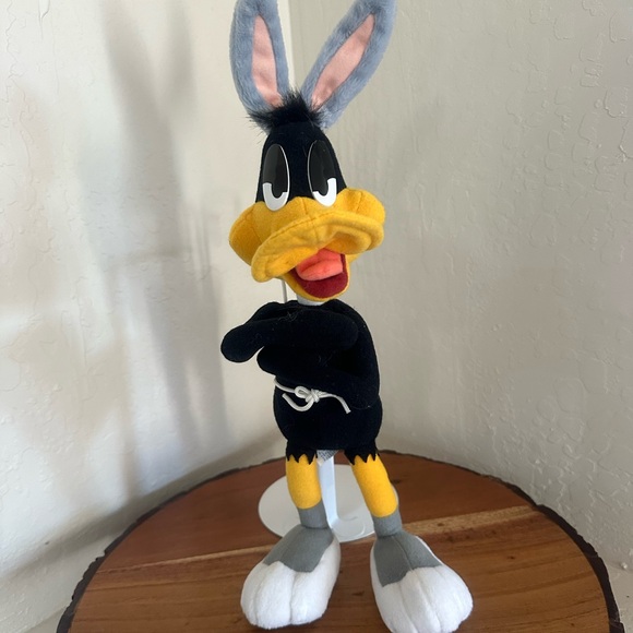 1994 Warner Bros. Looney Tunes Daffy Duck Dressed As Bugs Bunny by Applause - Picture 1 of 13